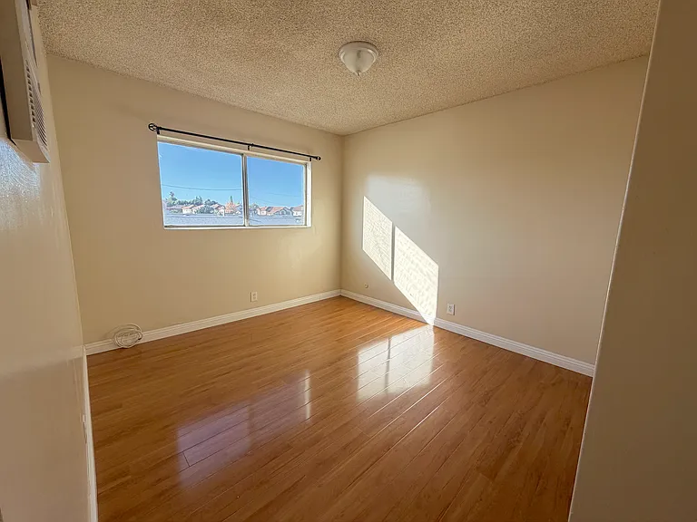4235 Tyler Ave — Photo 3