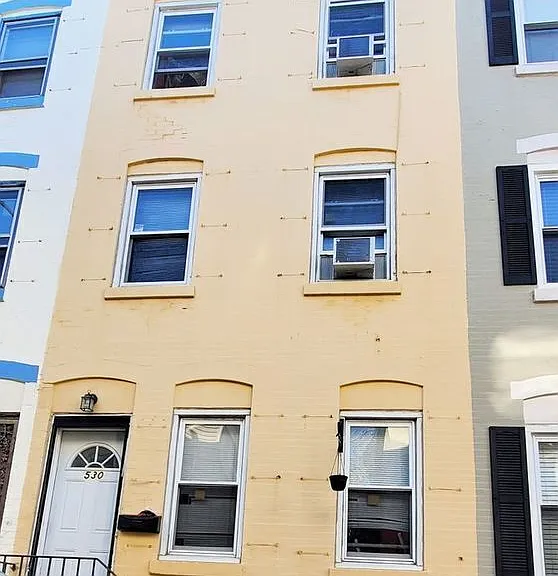 530 N Douglas St — Photo 1