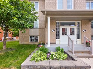 15 Petra Way #1, Whitby, ON L1R 0A6