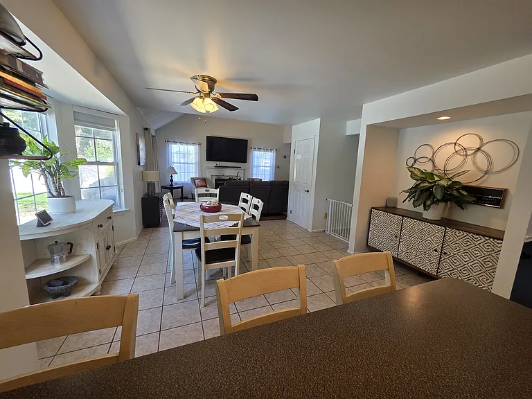 138 Persimmon St — Photo 5