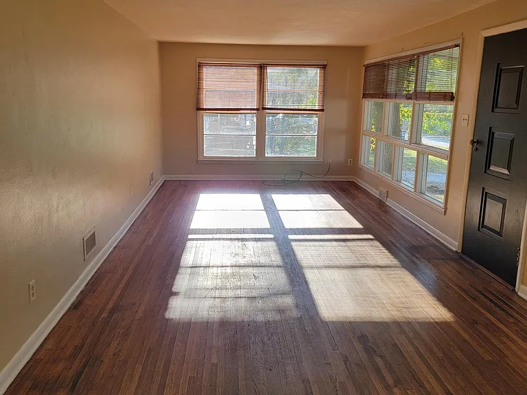 301 Romar Pl — Photo 1