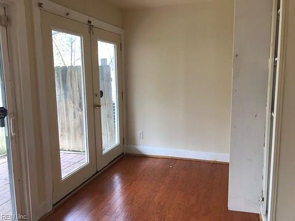 3rd image of 613 Charles Ct