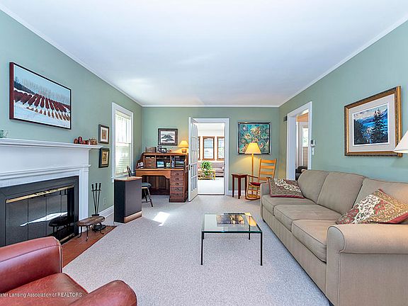 5th image of 453 Rosewood Ave
