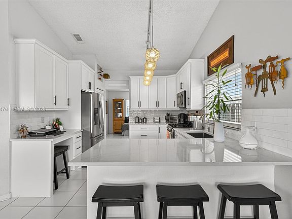 5th image of 15891 SW 84th St