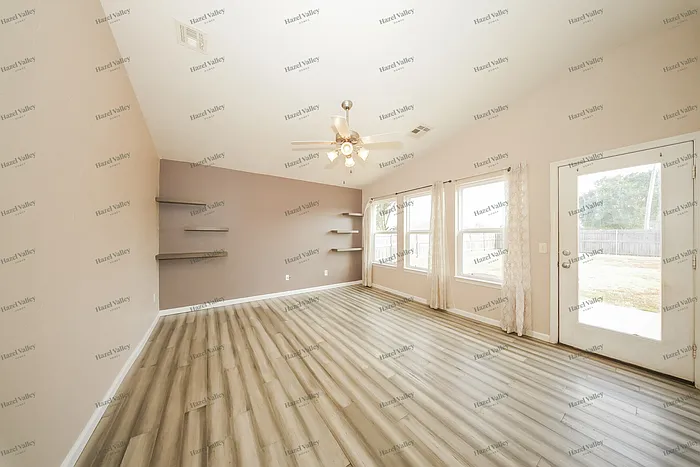 3 bed, 3.0 bath, 1047 sqft, $1,450 — Photo 3