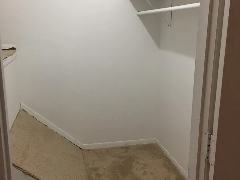 2S705 Winchester Cir E #2 — Photo 8