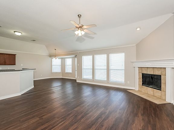 4th image of 909 Crowder Dr