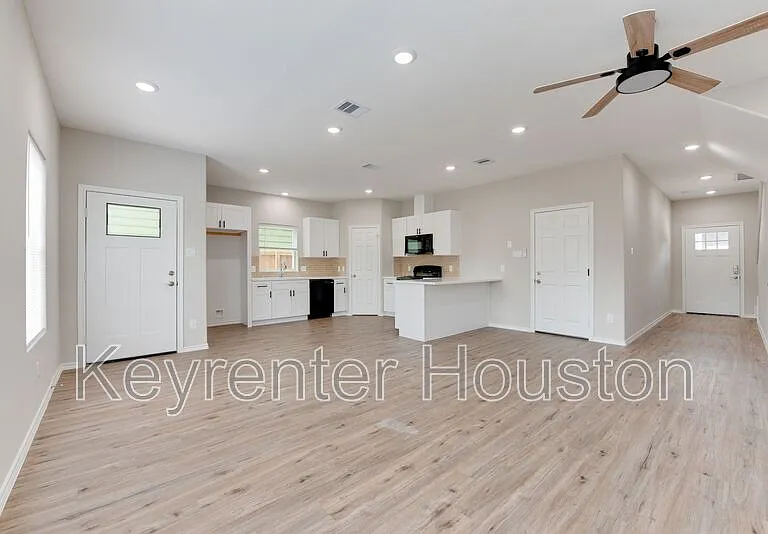 8203 Woodlyn Rd #C — Photo 37