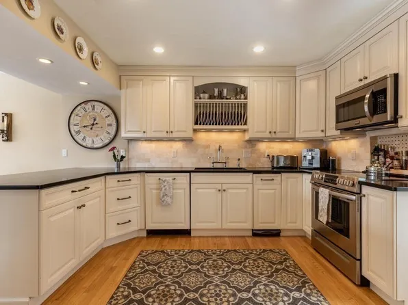 17 Drummer Boy Way, Lexington, MA 02420