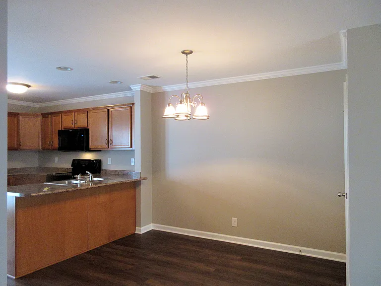 341 Sam Houston Cir — Photo 7