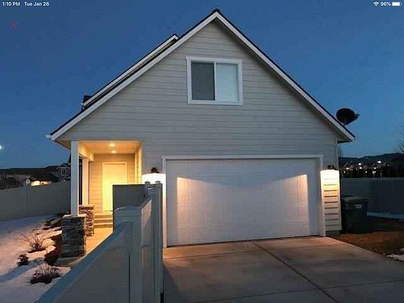 rear view side yard entrance