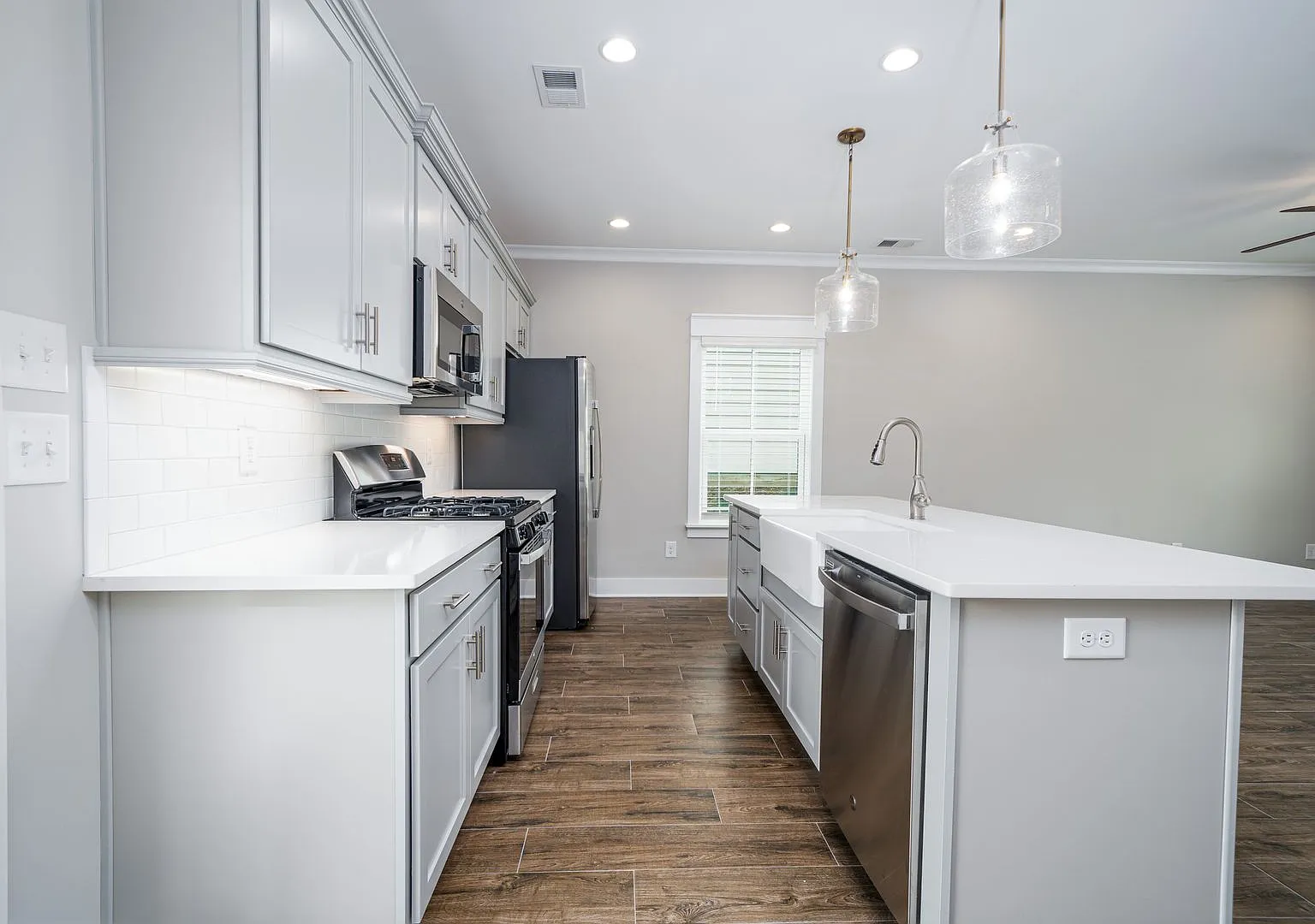 Self Tour This Home in Person with the Rently Tours App! — Photo 4