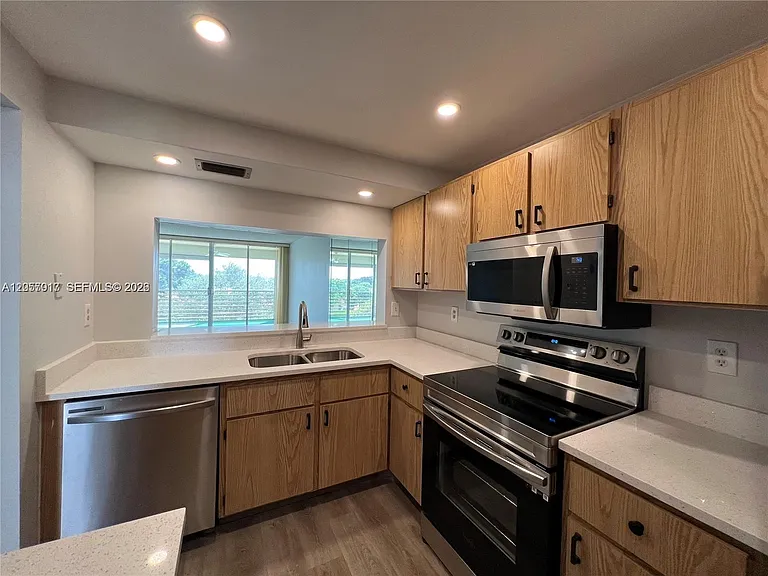 9520 Seagrape Dr #403 — Photo 6