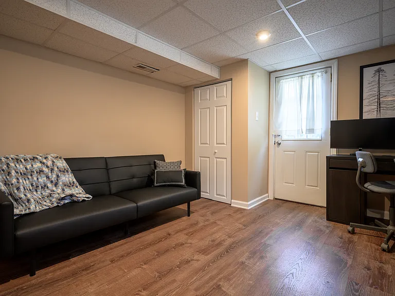 2518 Franklin Ave — Photo 16