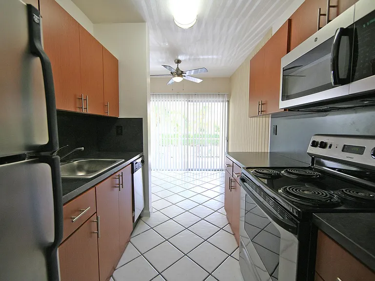 GOOD FOOD DESERVES A GOOD KITCHEN | OAK MODEL | 2 BEDROOM, 1 BATH