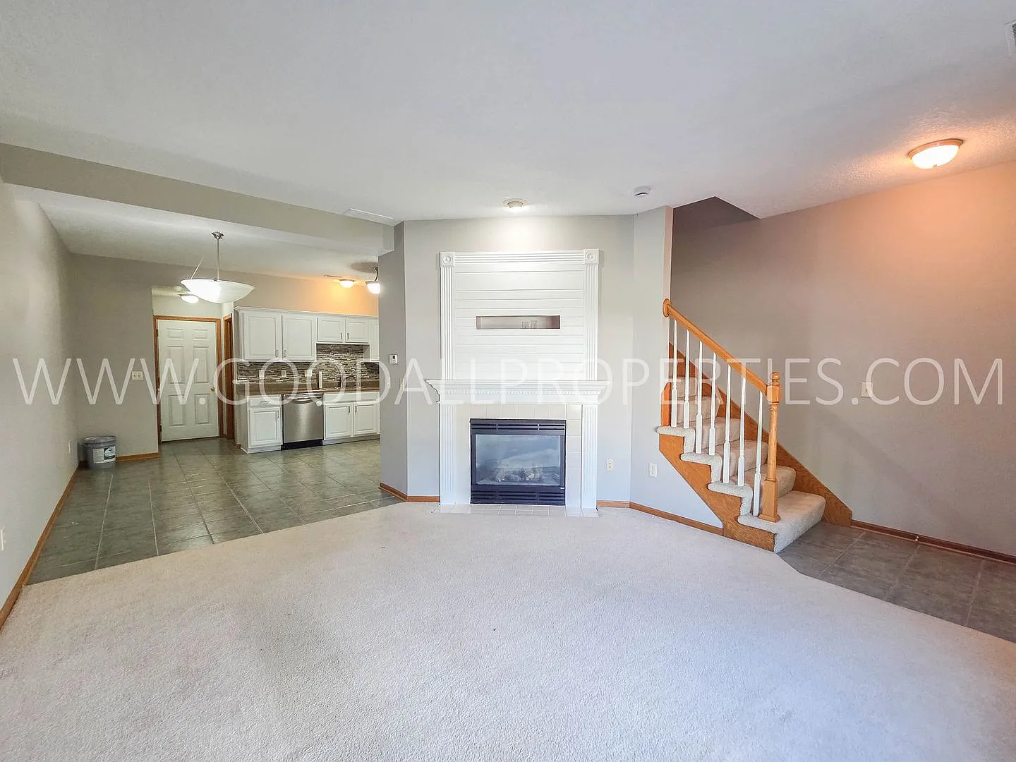 2 Bedroom Clive Townhome | Waukee Schools | 2 Car Garage — Photo 4