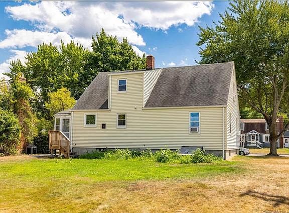 3rd image of 22 Fern St