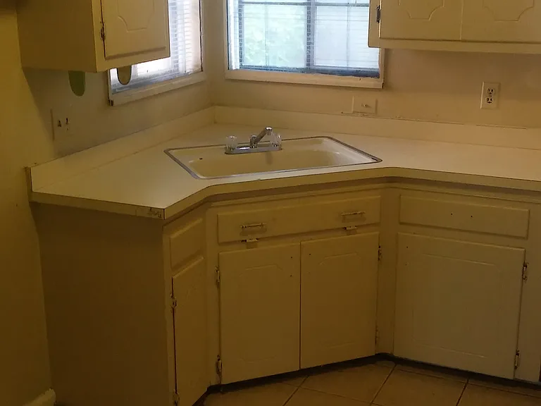 22504 Ray St — Photo 2