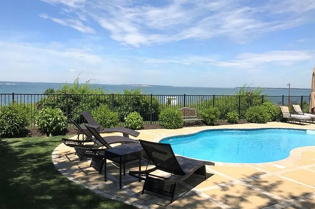 Charming Waterfront Home with Pool Overlooking the Bay — Photo 1