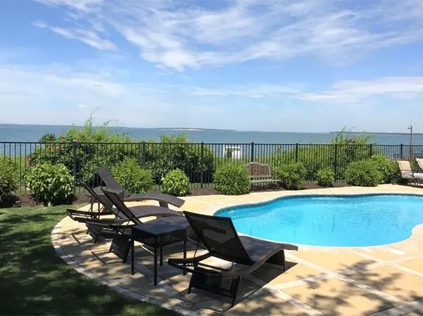 https://photos.zillowstatic.com/fp/8531e3060d7aca958bdb95151ace359d-p_e.webp