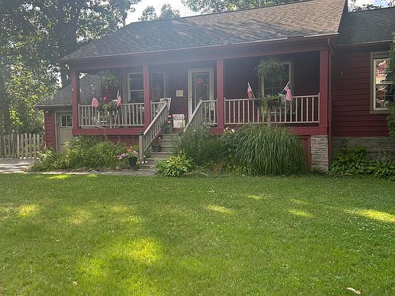 3rd image of 211 Winding Knoll Rd