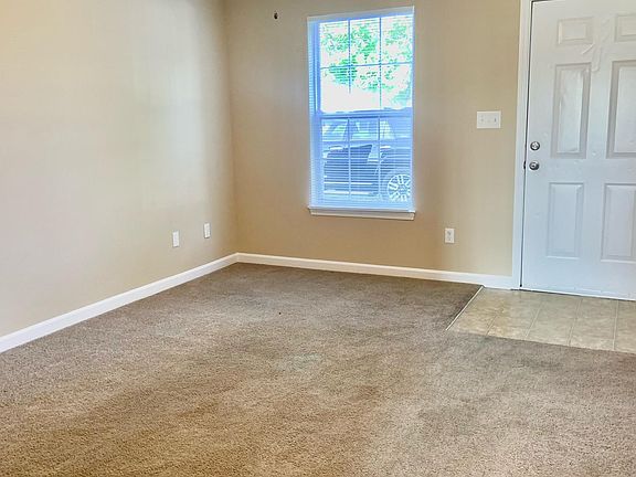 4th image of 385 Kenlee Cir