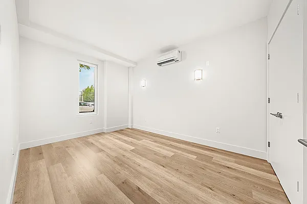 Bedroom, photo 2