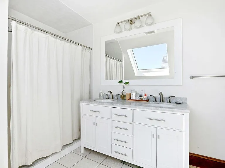 57 Harbor View St #3 — Photo 14