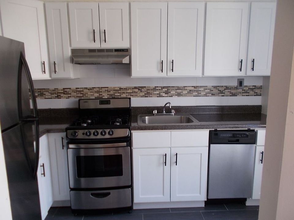 1st image of 586 Prospect Pl #D4