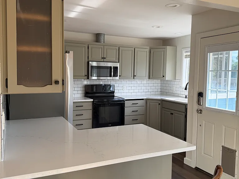 732 S Monroe St — Photo 1