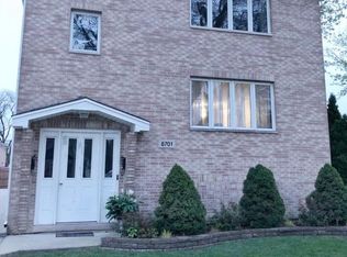 8701 44th St, Lyons, IL 60534