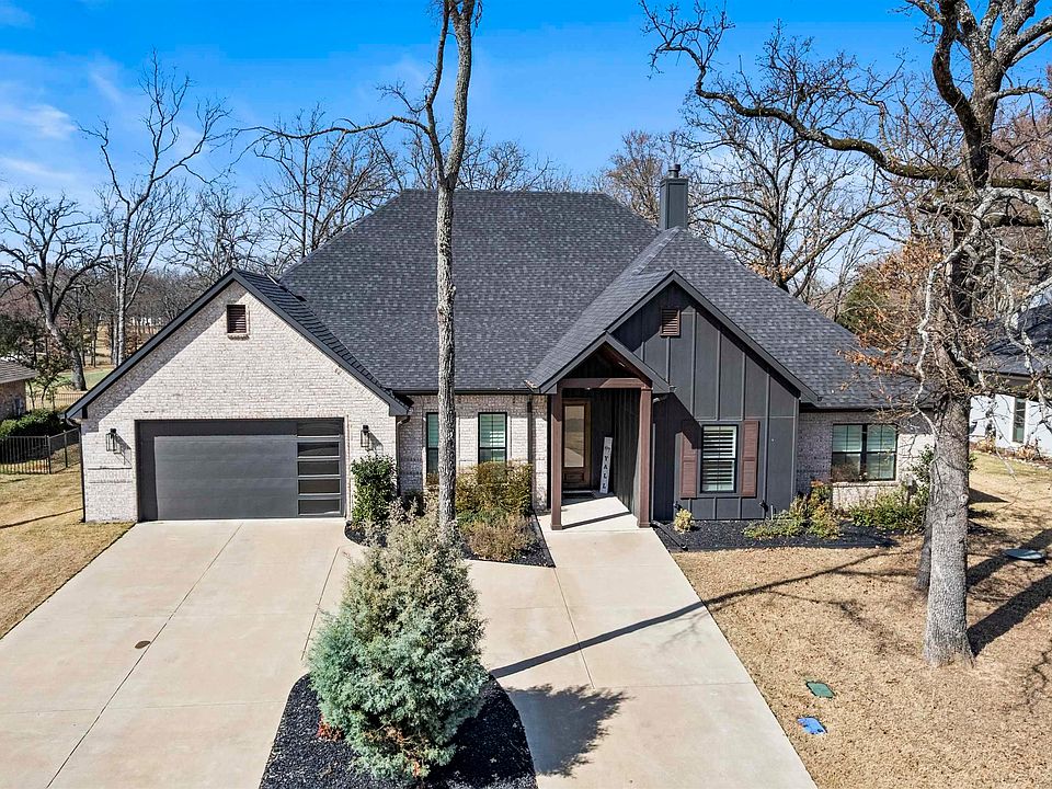 1st image of 203 Colonial Dr