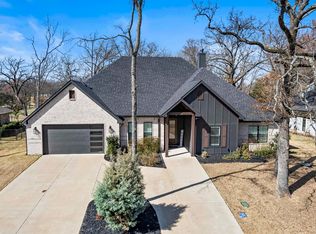 203 Colonial Dr, Gun Barrel City, TX 75156