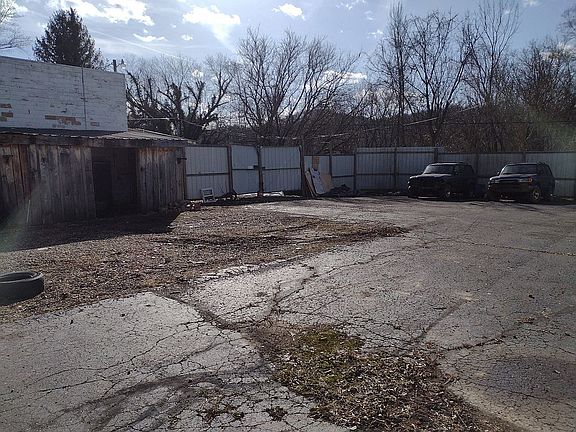 4th image of 623 W Washington St