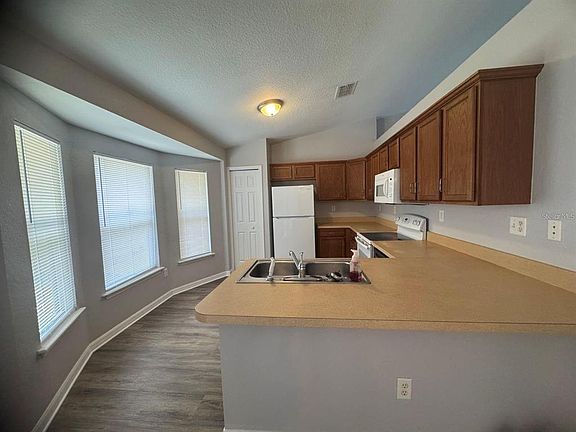 4th image of 4077 SW 131st Place Rd