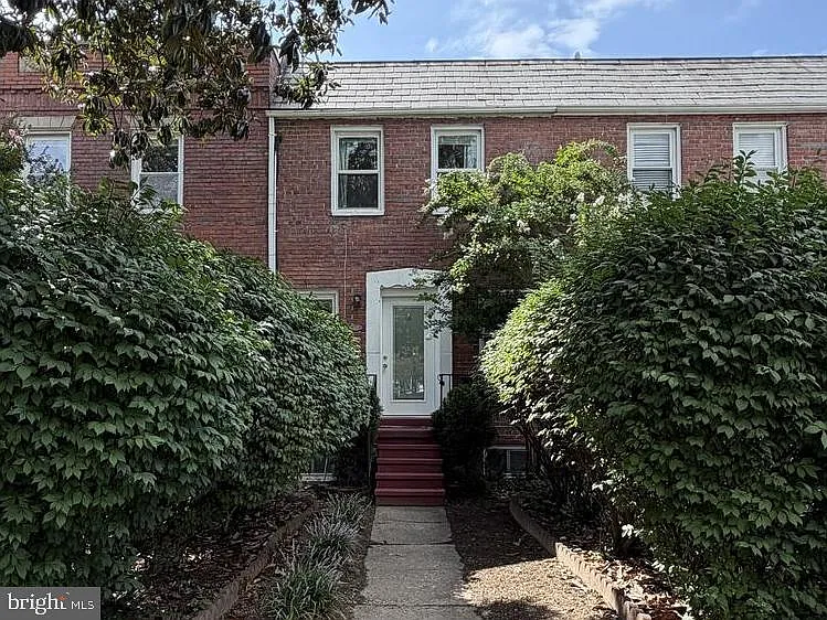 422 Earl St