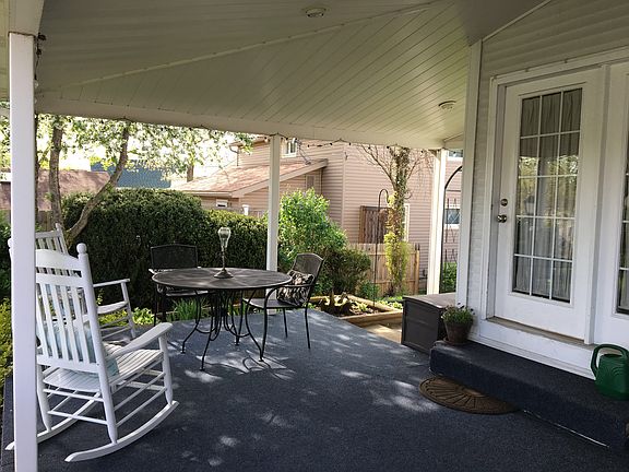 5th image of 409 E Martin St
