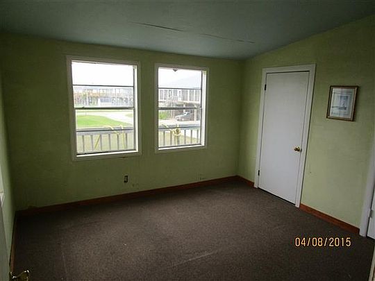 5th image of 615 Crane Ct