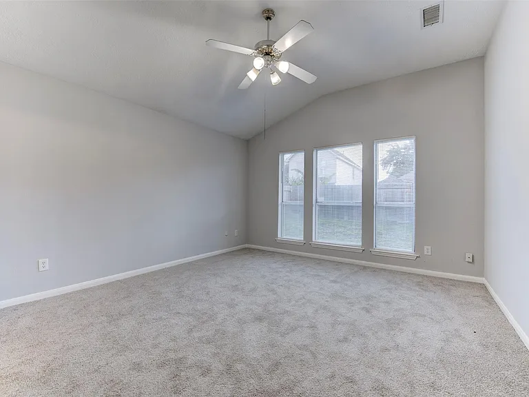 9026 Eaglecove Dr — Photo 22