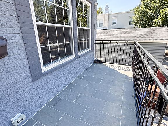 5th image of 2271 Crescent St