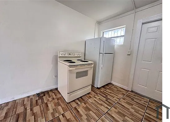564 NW 13th St — Photo 21