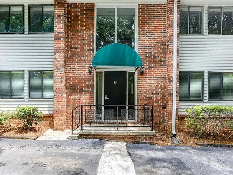 4266 Roswell Rd NE #G4 — Photo 2