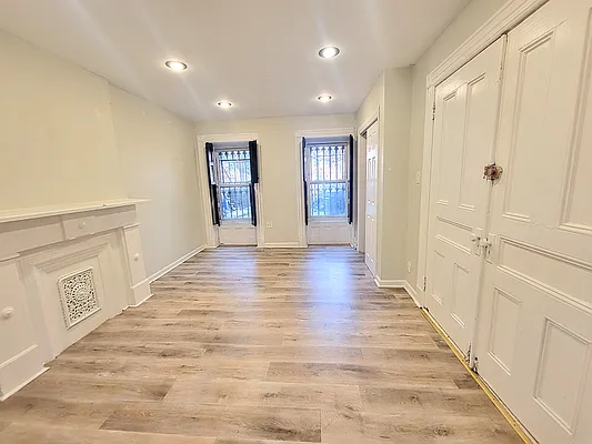 Rented by Friedman Mayer, LREB | media 5