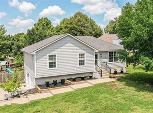 1405 NW Foxboro Rd, Blue Springs, MO 64015