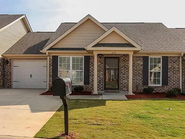 423 Tarsel Ct — Photo 2