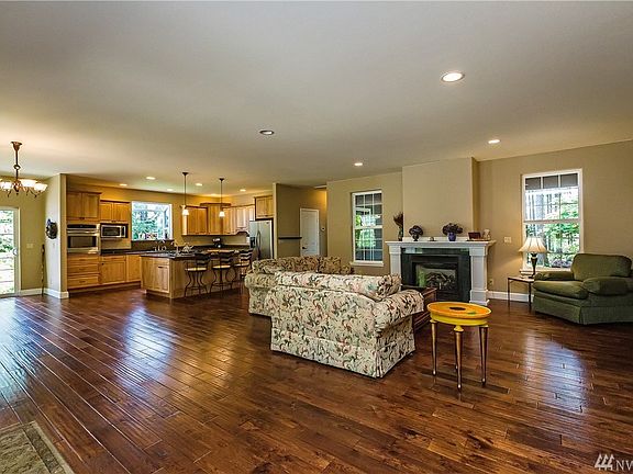 Can you believe those beautiful hardwood floors? 