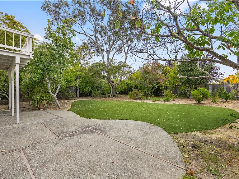 2740 Saint James Rd — Photo 42
