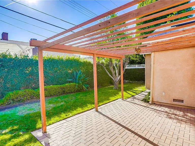 12528 Albers St — Photo 25