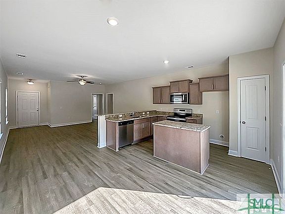 4th image of 724 Mill Creek Cir