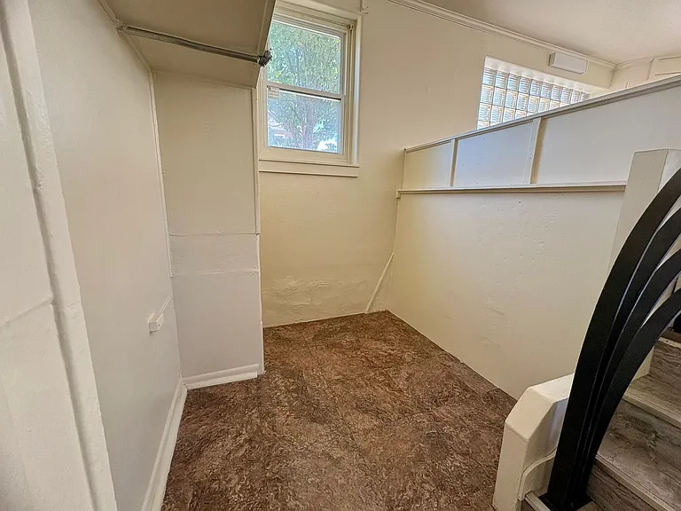 403 W James St — Photo 9